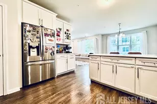 803 Greenland Square, Highland Park, NJ 08904 - Photo 9