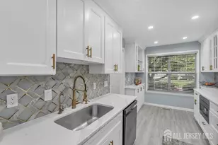 28 Hawthorn Dr, Edison, NJ 08820 - Photo 11