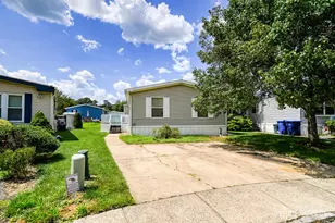 17 Steinbeck Rd, North Brunswick Township, NJ 08902 - Photo 3