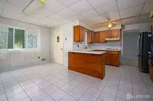 4 Donner Ct, South Brunswick Township, NJ 08852 - Photo 7