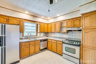 525 Pleasant Ave, Piscataway Township, NJ 08854 - Photo 11