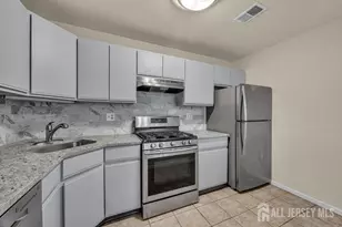 604 Woodhaven Dr, Edison, NJ 08817 - Photo 13