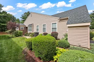 27 Martin Van Buren Dr, Monroe Township, NJ 08831 - Photo 3