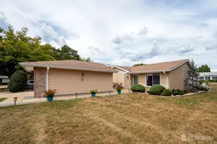 169 Laurel Plaza, Monroe Township, NJ 08831 - Photo 3