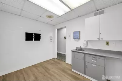 46 E Somerset Street E, Raritan, NJ 08869 - Photo 9