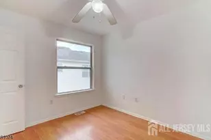 500 Great Beds Ct, Perth Amboy, NJ 08861 - Photo 9