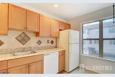 500 Great Beds Court, Perth Amboy, NJ 08861 - Photo 5