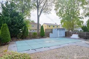 212 E Louis Pl E, Iselin, NJ 08830 - Photo 3