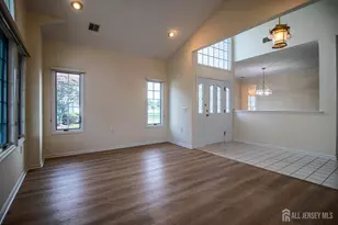 42 Brighton Ct, Monroe Township, NJ 08831 - Photo 3