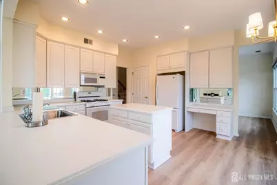 42 Brighton Court, Monroe Township, NJ 08831 - Photo 7