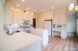 42 Brighton Ct, Monroe Township, NJ 08831 - Photo 7