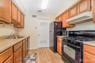 33 Foxtail Ln, South Brunswick Township, NJ 08852 - Photo 5