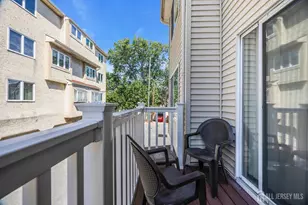 303 Holly Dr, Perth Amboy, NJ 08861 - Photo 9