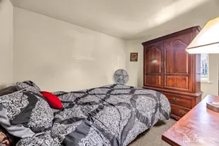 303 Holly Dr, Perth Amboy, NJ 08861 - Photo 17