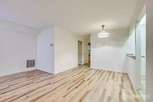 5001 Stonehedge Rd, Edison, NJ 08820 - Photo 5