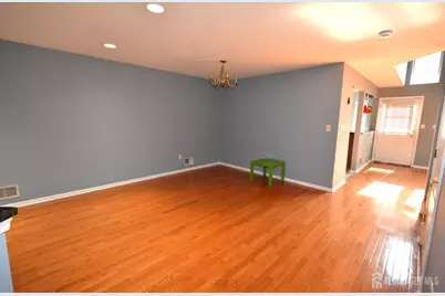 24 Hawthorne Road, North Brunswick Township, NJ 08902 - Photo 3