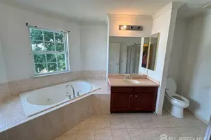 100 Overhill Dr, Sayreville, NJ 08859 - Photo 15