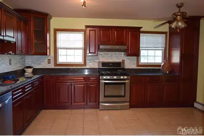 11 Post Boulevard, Carteret, NJ 07008 - Photo 9