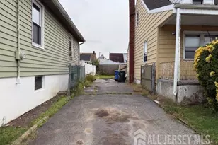 49 Loretta St, Perth Amboy, NJ 08861 - Photo 23