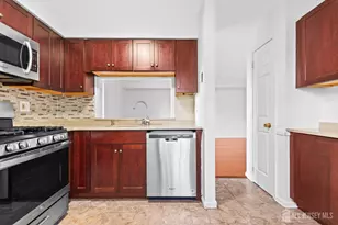 1704 Woodbridge Commons Way, Iselin, NJ 08830 - Photo 7