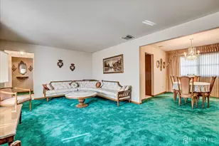 670 Columbus Cir, Perth Amboy, NJ 08861 - Photo 7