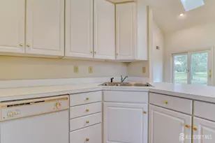 71 Leeds Ln, Monroe Township, NJ 08831 - Photo 9