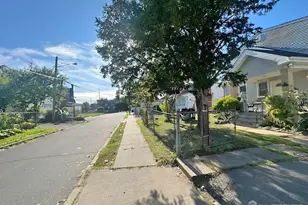 988 Elmer Pl, North Brunswick Township, NJ 08902 - Photo 31