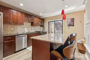 32 Magnolia Ct, South Brunswick Township, NJ 08852 - Photo 11