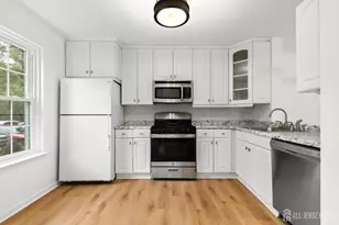 206 Ash Ct, Middlesex, NJ 08852 - Photo 5