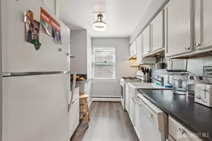 37 York Dr, Edison, NJ 08817 - Photo 5