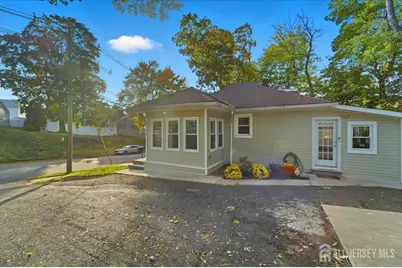 2 Metuchen Avenue, Woodbridge Township, NJ 07095 - Photo 3