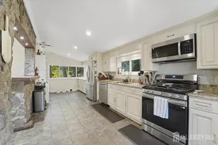 2 Metuchen Ave, Woodbridge Township, NJ 07095 - Photo 17