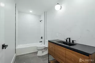 90 Hollywood Ave, East Orange, NJ 07018 - Photo 9