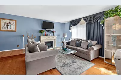 905 Madaline Drive, Avenel, NJ 07001 - Photo 3