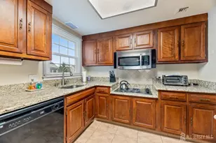 177 Rossmoor Dr, Monroe Township, NJ 08831 - Photo 7