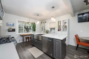 19 Dunlop Dr, Sewaren, NJ 07077 - Photo 5