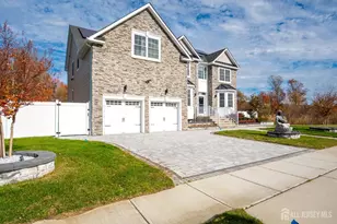 2 Hitching Post Pl, Monroe Township, NJ 08831 - Photo 3