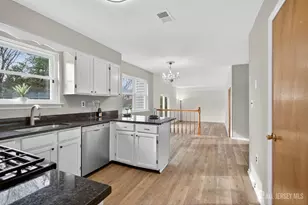 8 Wright Ct, East Brunswick Township, NJ 08816 - Photo 19