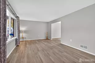 8 Wright Ct, East Brunswick Township, NJ 08816 - Photo 7