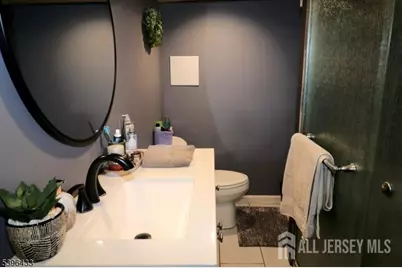 315 Mawbey Street, Woodbridge Township, NJ 07095 - Photo 5