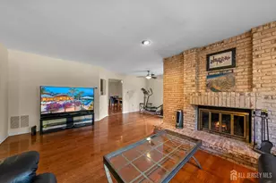 42 Riverbend Dr, North Brunswick Township, NJ 08902 - Photo 3