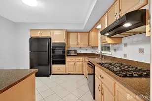 1035 Hillside Dr, North Brunswick Township, NJ 08902 - Photo 17