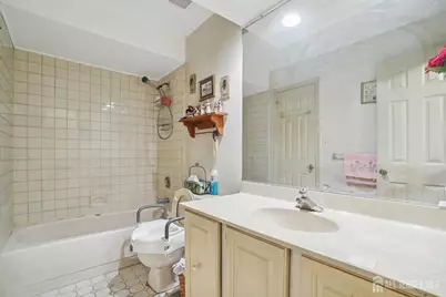 809 Woodbridge Commons Way, Iselin, NJ 08830 - Photo 13