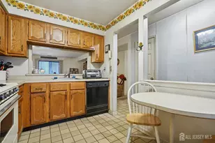 809 Woodbridge Commons Way, Iselin, NJ 08830 - Photo 9