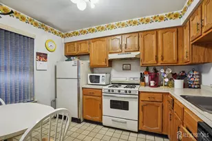 809 Woodbridge Commons Way, Iselin, NJ 08830 - Photo 7