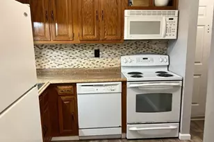 604 Wellington Pl, Aberdeen Township, NJ 07747 - Photo 3