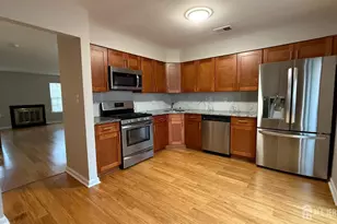 58 Canterbury Cir, Franklin Township, NJ 08873 - Photo 5