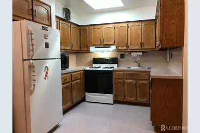 689 Mary Street, Perth Amboy, NJ 08861 - Photo 5