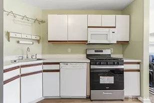 21 Newburgh Dr, Edison, NJ 08820 - Photo 9