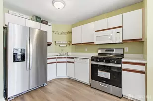 21 Newburgh Dr, Edison, NJ 08820 - Photo 7